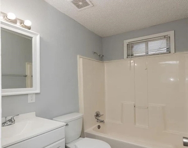 1539 Union St - Photo Thumbnail 10