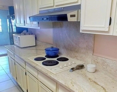 711 Ne 6th Pl - Photo Thumbnail 16