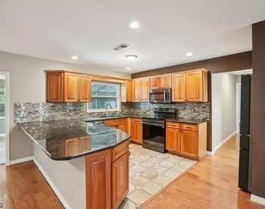 14107 Briarthorn Drive N - Photo Thumbnail 3