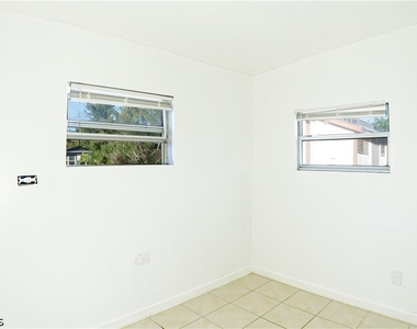 3042 Douglas Avenue - Photo Thumbnail 8