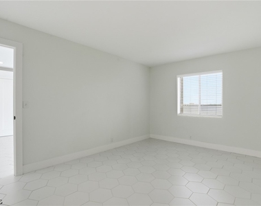 2885 Palm Beach Boulevard - Photo Thumbnail 7