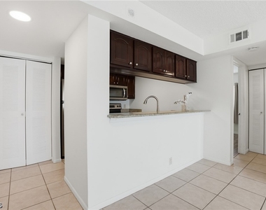 2885 Palm Beach Boulevard - Photo Thumbnail 3