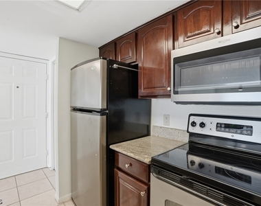 2885 Palm Beach Boulevard - Photo Thumbnail 7