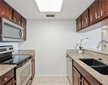 2885 Palm Beach Boulevard - Photo Thumbnail 4