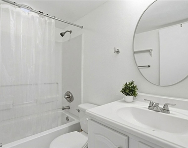 2885 Palm Beach Boulevard - Photo Thumbnail 14