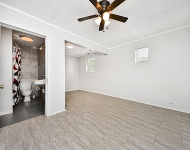 814 Broadway Street - Photo Thumbnail 12