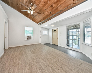 814 Broadway Street - Photo Thumbnail 6