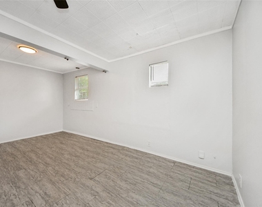 814 Broadway Street - Photo Thumbnail 11