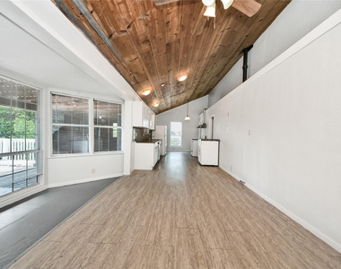 814 Broadway Street - Photo Thumbnail 5