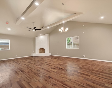 224 N Stiles Street - Photo Thumbnail 4