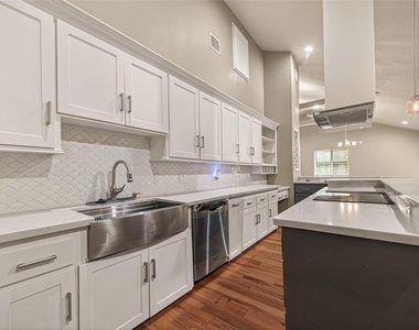 224 N Stiles Street - Photo Thumbnail 11