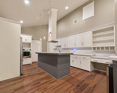 224 N Stiles Street - Photo Thumbnail 7