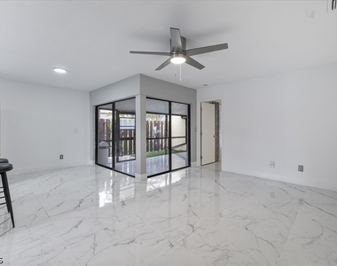 1212 Se 6th Terrace - Photo Thumbnail 8