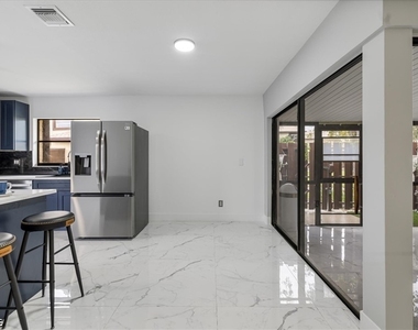 1212 Se 6th Terrace - Photo Thumbnail 10