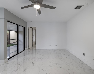 1212 Se 6th Terrace - Photo Thumbnail 9