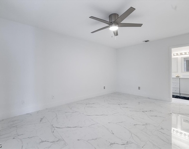 1212 Se 6th Terrace - Photo Thumbnail 17