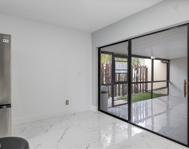 1212 Se 6th Terrace - Photo Thumbnail 11