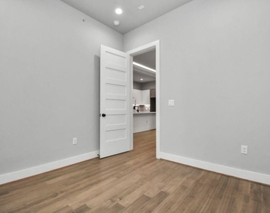 1320 Eberhard Street - Photo Thumbnail 21