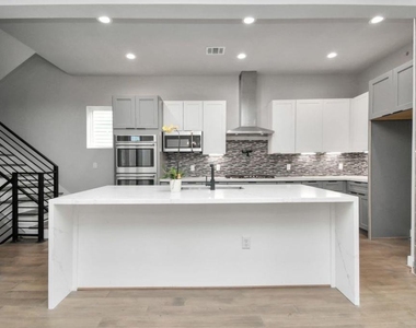 1320 Eberhard Street - Photo Thumbnail 14