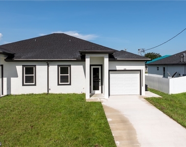 430 Petite Avenue - Photo Thumbnail 2