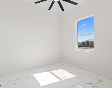 430 Petite Avenue - Photo Thumbnail 14