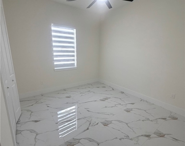 430 Petite Avenue - Photo Thumbnail 33