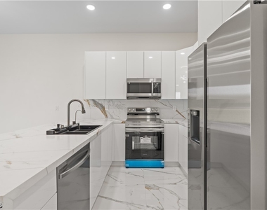 430 Petite Avenue - Photo Thumbnail 23