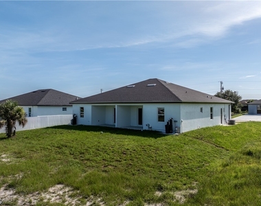 430 Petite Avenue - Photo Thumbnail 5