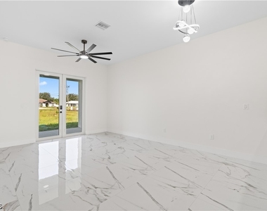 430 Petite Avenue - Photo Thumbnail 17