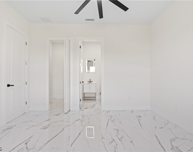 430 Petite Avenue - Photo Thumbnail 9