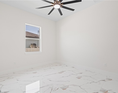 430 Petite Avenue - Photo Thumbnail 39
