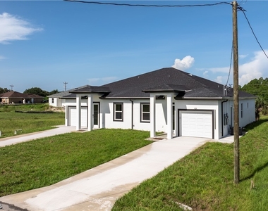 430 Petite Avenue - Photo Thumbnail 3