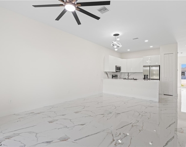 430 Petite Avenue - Photo Thumbnail 19