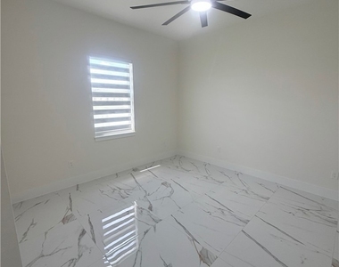 430 Petite Avenue - Photo Thumbnail 29