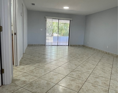 4132 Sw 7th Place - Photo Thumbnail 3