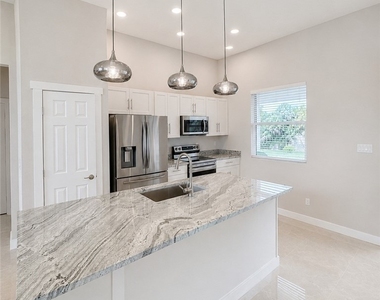 2116 Ne 22nd Avenue - Photo Thumbnail 7