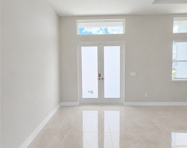 2116 Ne 22nd Avenue - Photo Thumbnail 2