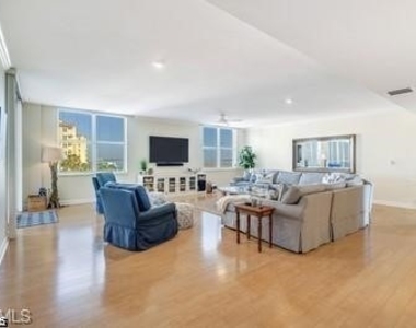 14250 Royal Harbour Court - Photo Thumbnail 6