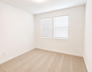 497 Orleanian Drive - Photo Thumbnail 4