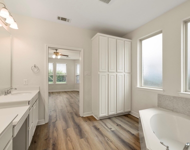 9439 Peralta Creek Court - Photo Thumbnail 19