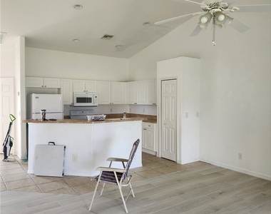 544 Se 7th Street - Photo Thumbnail 12
