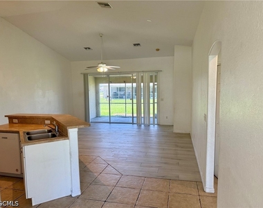 544 Se 7th Street - Photo Thumbnail 2