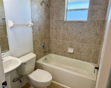 544 Se 7th Street - Photo Thumbnail 11
