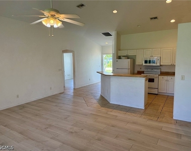 544 Se 7th Street - Photo Thumbnail 4