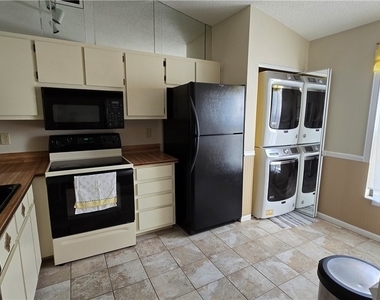 15178 Parkside Drive - Photo Thumbnail 10