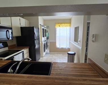15178 Parkside Drive - Photo Thumbnail 12