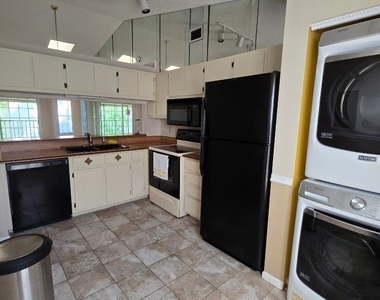 15178 Parkside Drive - Photo Thumbnail 11