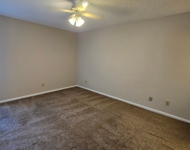 15178 Parkside Drive - Photo Thumbnail 7