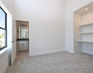 816 W 22nd Street - Photo Thumbnail 15
