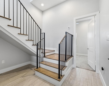 816 W 22nd Street - Photo Thumbnail 6